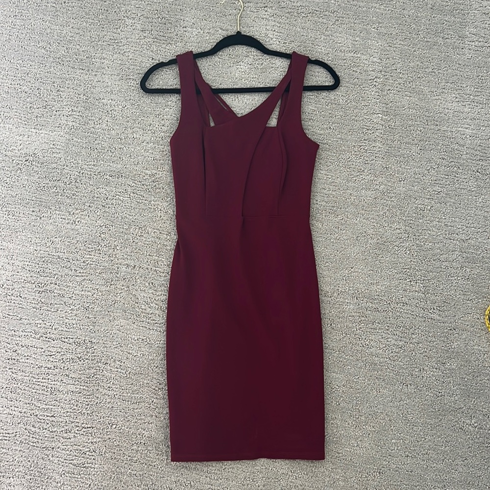 Solemio Strappy Keyhole Mini Dress in Maroon